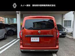 安心の自社工場も完備。購入後の車検や整備などなんでもご相談ください。