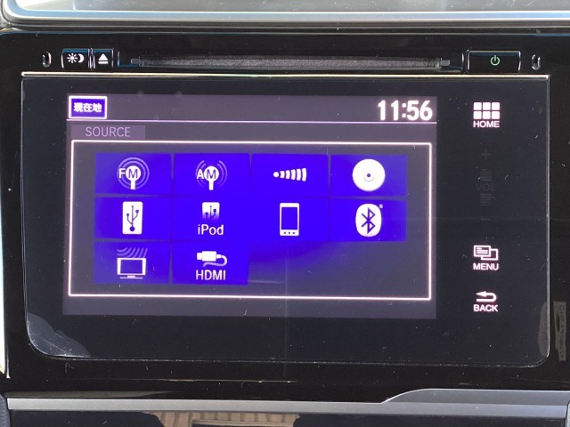 ナビゲーションは純正メモリーナビを装着しております。AM、FM、CD、DVD再生、Bluetooth、フルセグTVがご使用いただけます。初めて訪れた場所でも安心ですね！