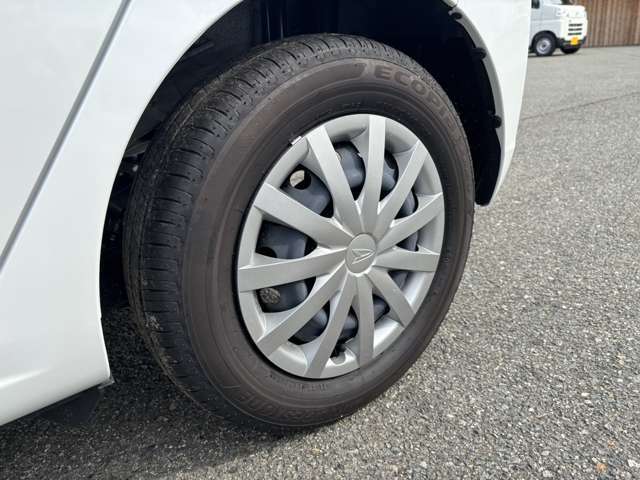 お車のメンテナンスなら、ダイハツ大久保店へご相談ください。年間4,000台を超える整備実績を誇るダイハツ大久保店。ダイハツディーラーの信頼と実績で、あなたの愛車をしっかりメンテナンスいたします。