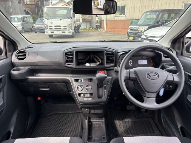 気になったお車はぜひ一度ご来店のうえ、納得いくまでご確認ください。車の状態や、保証について、購入後のアフターに至るまで何でもご相談下さい。