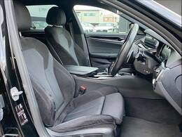 【Msportsハーフレザーシート】を装備しており、車内の高級感がアップしております☆