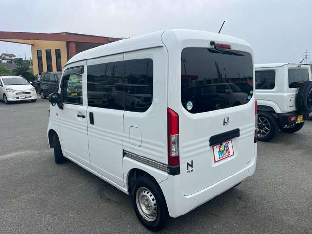 サービス充実の平川燃料グループ、カーワールド荒尾店スタッフ一同が新車・中古車・車検・修理・保険まで、お客様にご満足いただけるご接客・ご対応を目指します。