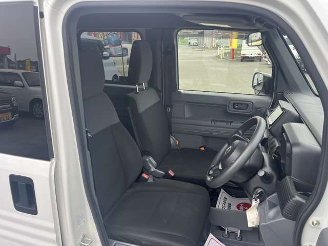 運転席シートです☆目立つシミや汚れもありません☆
