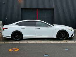 当店はこれまでに多くのスーパーカーや高級車のカスタムを手掛けており、足回り、ホイール、内装、塗装など、細かく対応可能です。