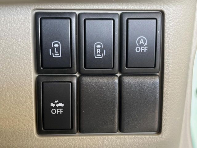 【両側パワースライドドア】スマートキーや運転席のスイッチで後席両側スライドドアの開閉が可能♪電動だから力を入れてドアを開ける必要が無く、小さなお子様でも簡単に開け閉めでき快適です♪