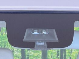 【スマートシティブレーキサポート】低速走行中に前方の車両等を認識し、衝突しそうな時は警報とブレーキで衝突回避と被害軽減をアシスト。より安全にドライブをお楽しみいただけます。