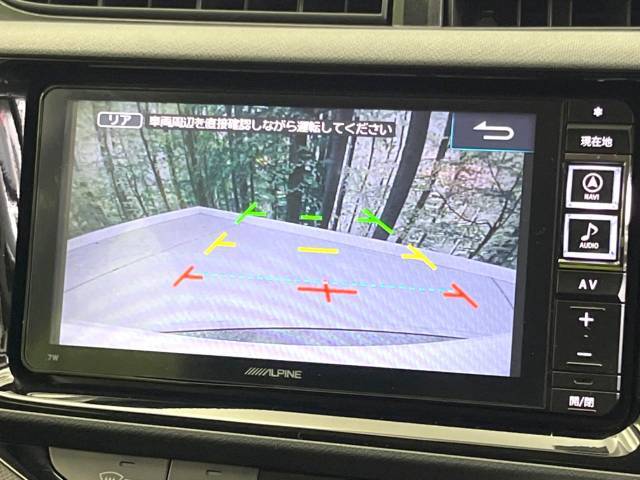 【バックカメラ】駐車時に後方がリアルタイム映像で確認できます。大型商業施設や立体駐車場での駐車時や、夜間のバック時に大活躍！運転スキルに関わらず、今や必須となった装備のひとつです！