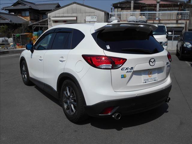 店舗敷地内に駐車スペースもございます。お車でのご来場をお考えの方はご安心ください♪
