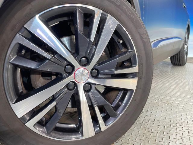 ●純正18インチアルミホイール：輸入車ならではの卓越した走りを支えるホイールと足回りです！日本車の走りに慣れている方にもぜひ体感して頂きたいほど、高いレベルでまとまっています！