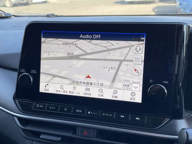 日産純正のカーナビが付いておりますので知らない所でもサポートしますので安心ですね。色々な機能でドライブも快適ですね。