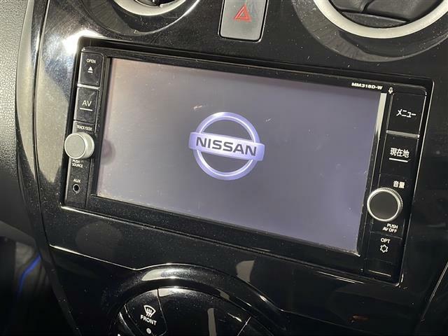 【純正ナビ(MM318D-W)】専用設計で車内の雰囲気にマッチ！ナビ利用時のマップ表示は見やすく、いつものドライブがグッと楽しくなります！