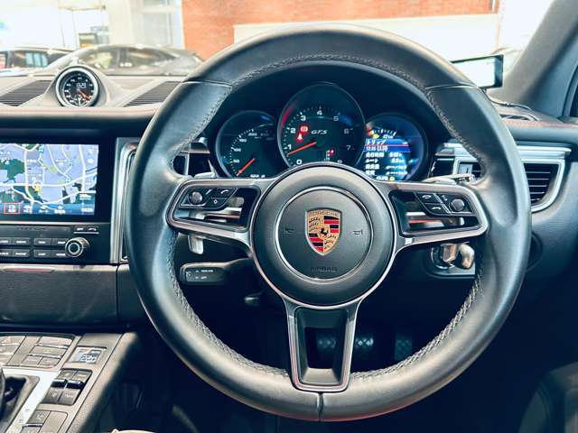 安心してカーライフを始めていただく事ができるよう、納車前にディーラー整備工場もしくは熟練メカニックが在籍する整備工場にて点検を行ない、必要な整備を実施致します。