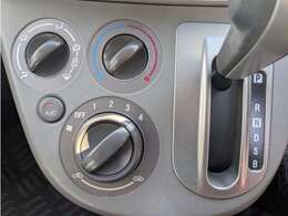 エアコン冷風出ております。