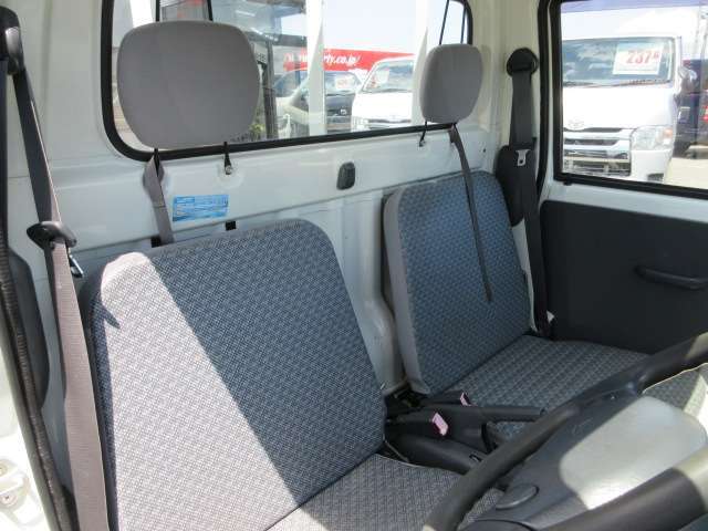 ■高速道路にて試乗走行を行い、THIRTY規定をクリアした車両のみの展示を徹底しています。