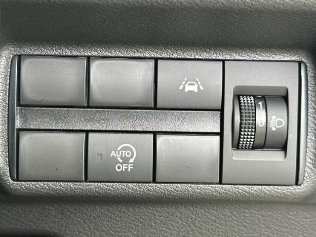 WECARSの展示場では実際に見て、触ってお車をお選びいただけます！知識の豊富な営業スタッフが様々なカーライフをご提案いたします！