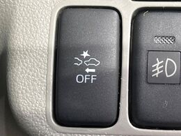 【スマートアシスト】走行中に前方の車両等を認識し、衝突しそうな時は警報とブレーキで衝突回避と被害軽減をアシスト。より安全にドライブをお楽しみいただけます。