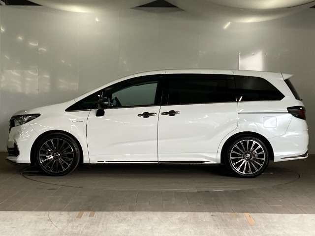 ボディ全体にホンダ純正ボディコーティング・ガードコスメSPを施工いたします。洗車・鉄粉除去・磨き等を行い、その後コーティング溶剤を塗り込んできれいな状態でお渡し致します。