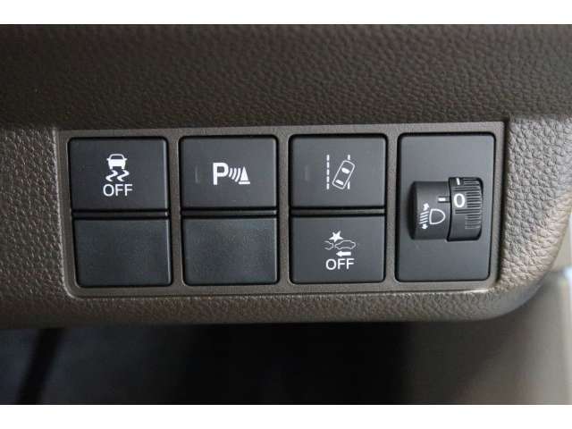 ホンダセンシング搭載！誤発進抑制機能・路外逸脱抑制機能・歩行者事故低減ステアリング・車線維持支援システム・先進車発進お知らせ機能など多彩な先進安全機能でより安全で快適なドライブを支援します。