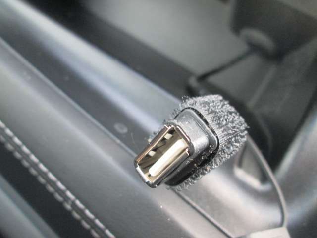 USBソケットも付いてスマホの充電など様々な用途に使用でき便利です