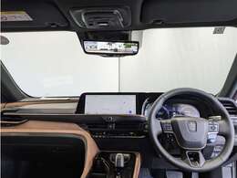 スタイリッシュなデザインのインパネ。各操作スイッチは使いやすい位置に配置されてます。