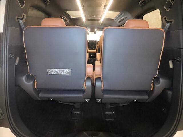 売る側が「キレイ」と言うのは当たり前。誰もが綺麗なお車を選びたいはず！当店では全車両が展示される前にクリーニング済みです♪（登録済未使用車は除く）だからこそ自信を持って「キレイ」と言わせて頂きます♪