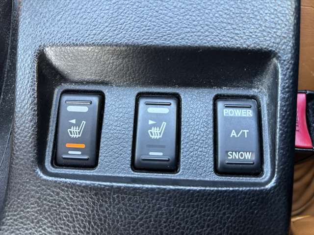 こちら運転席周りの操作部分の写真になります。各部しっかり動作の確認をしておりますので、ご安心だくさい。