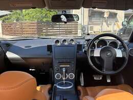 こちらインパネ全体の写真になります。納車はおおむね2週間程度（必要書類の状況により）で行っております。店頭販売も行っておりますので、お早目のご検討をおすすめします。当店自慢の一台です！