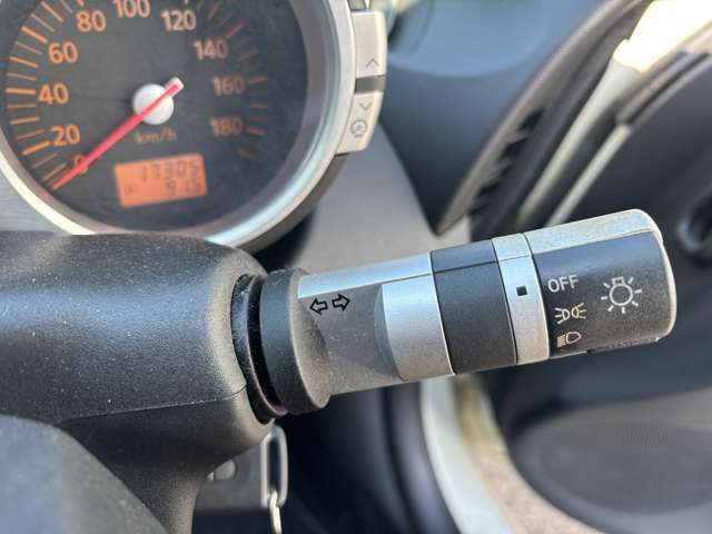 こちら運転席周りの操作部分の写真になります。各部しっかり動作の確認をしておりますので、ご安心だくさい。