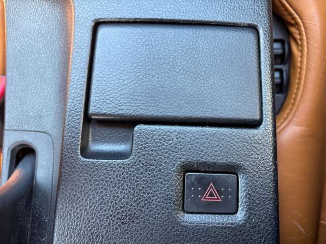 こちら運転席周りの操作部分の写真になります。各部しっかり動作の確認をしておりますので、ご安心だくさい。