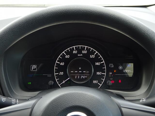 視認性の良い計器パネルです。一目で欲しい情報を認識できますね。