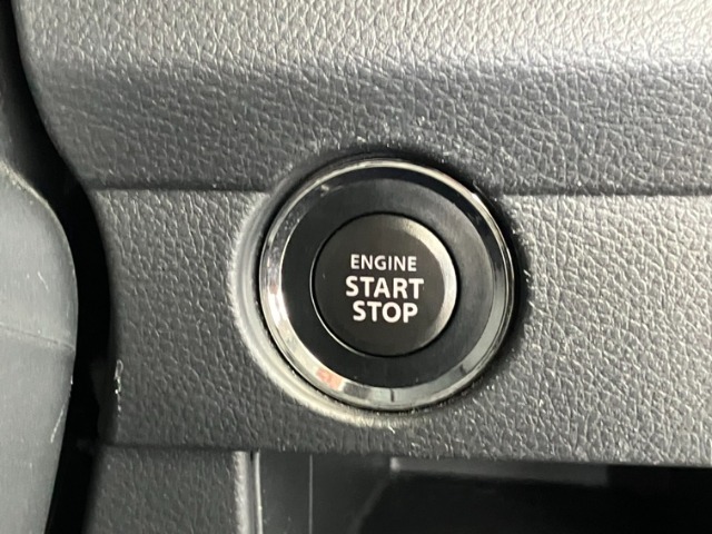プッシュスタートが付いておりますのでボタン一つでエンジンが始動します！