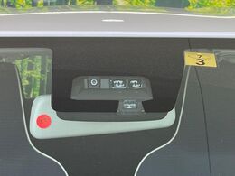 【スズキ　セーフティサポート】走行中に前方の車両等を認識し、衝突しそうな時は警報とブレーキで衝突回避と被害軽減をアシスト。より安全にドライブをお楽しみいただけます。