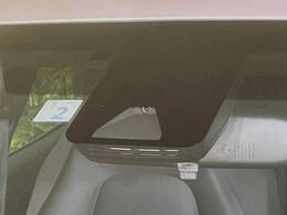 【トヨタセーフティセンス】走行中に前方の車両等を認識し、衝突しそうな時は警報とブレーキで衝突回避と被害軽減をアシスト。より安全にドライブをお楽しみいただけます。