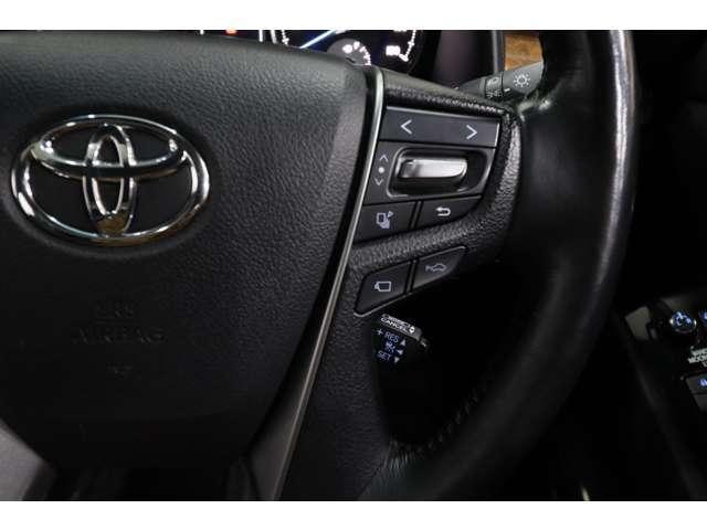 【レーダークルーズコントロール】高速道路で前方の車両を感知し自動でクルーズコントロールが使えます。