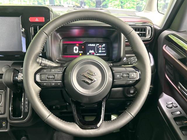 【純正革巻きステアリング】上質な革を使用することで、手にしっかり馴染みとても運転しやすいハンドルです♪