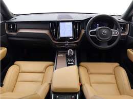 Google搭載/ETC2.0/360度カメラのフルセット搭載。9インチ・タッチスクリーン式センターディスプレイと、モード選択式の12.3インチデジタル液晶ドライバー・ディスプレイを装備。