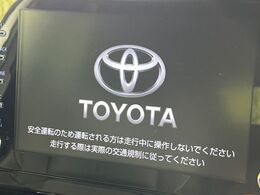 【純正9インチナビ】人気の純正ナビを装備しております。ナビの使いやすさはもちろん、オーディオ機能も充実！キャンプや旅行はもちろん、通勤や買い物など普段のドライブも楽しくなるはず♪