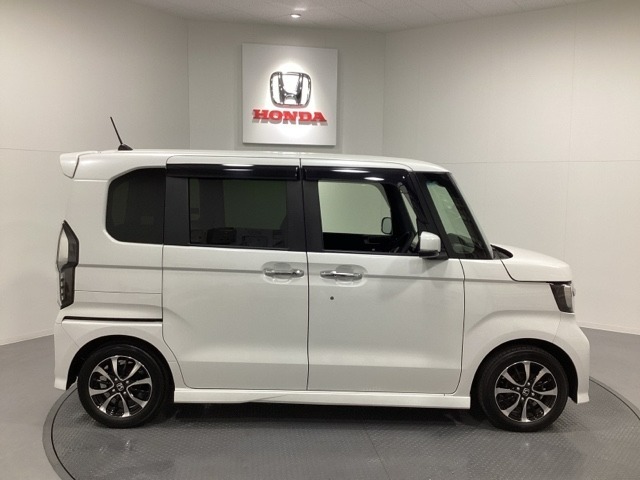 購入後も自社指定整備工場完備でお客様の愛車をしっかりサポート致します！御納車時には安全かつ安心してお乗り頂けるようホンダ専門知識を持つ整備スタッフが点検・整備・装備も説明をしてお渡ししております。