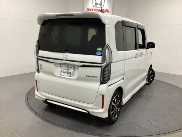 【Honda認定中古車 U-Select】　は3つの安心をお約束します。　1　Hondaのプロが整備した安心。 2　第三者機関がチェックした安心。　3　購入後もHondaが保証する安心。