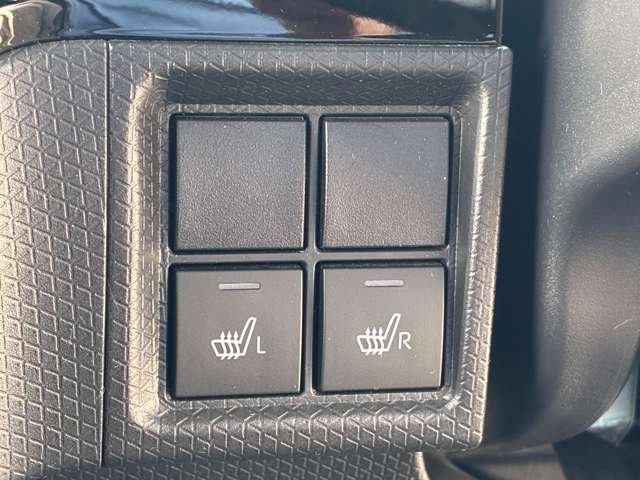 当社は車両販売から自社工場での整備・車検・板金さらには万が一のロードサービスにも対応！現金から分割ローンまで幅広いお支払い！任意保険の専門部署まで完備しており、お客様に安心してご購入いただいております