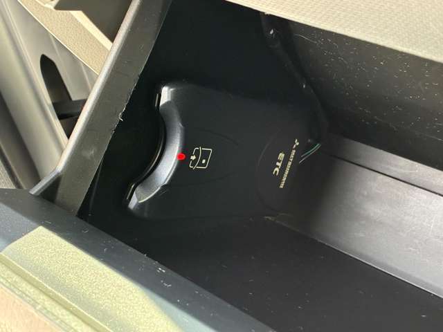 全車内外装クリーニング済み★気になる内装もピカピカです♪当社自慢のキレイさを、ぜひご覧ください。さらには、納車前にも清掃を行い、ボディーには撥水コーティングを施工してのお渡しです【ゴールドパック】