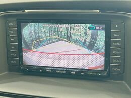 【バックカメラ】駐車時に後方がリアルタイム映像で確認できます。大型商業施設や立体駐車場での駐車時や、夜間のバック時に大活躍！運転スキルに関わらず、今や必須となった装備のひとつです！