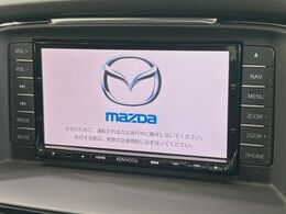【純正ナビ】人気の純正ナビを装備しております。ナビの使いやすさはもちろん、オーディオ機能も充実！キャンプや旅行はもちろん、通勤や買い物など普段のドライブも楽しくなるはず♪