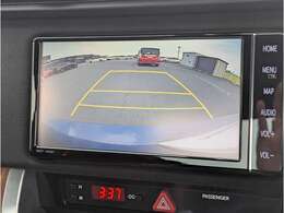 ガイド線付きのバックカメラになります。目安があると駐車も楽になりますね！