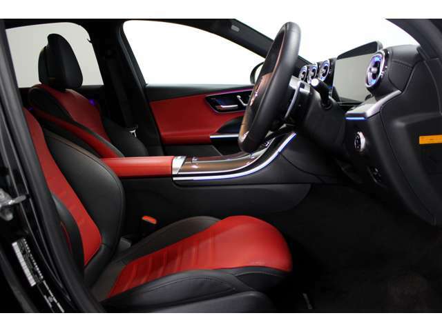 パノラミックルーフ　シートヒーター　シートベンチレーター　デジタルヘッドライト　AMGライドコントロールサスペンション　アンビエントライトプレミアム　AMGパフォーマンスステアリング　ブルメスター3Dサウンド