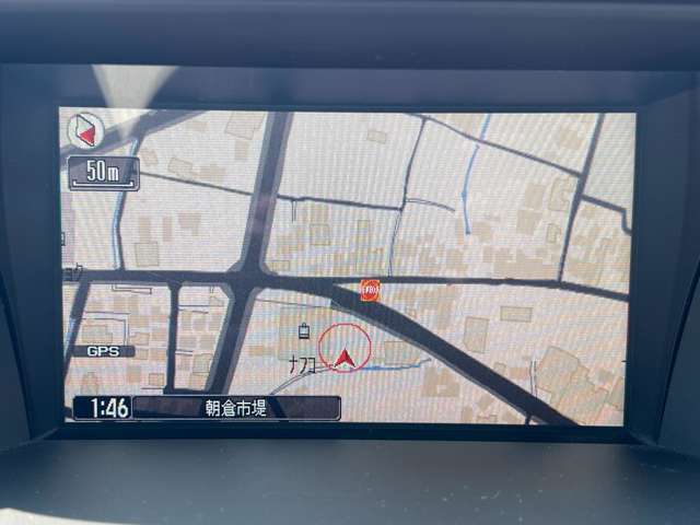 HDDナビは、内蔵されたハードディスクに地図データを保存するタイプのカーナビです。読み込みが速く、スムーズなルート案内が可能。音楽や映像の保存・再生もできるモデルが多く、エンタメ機能も充実しています。