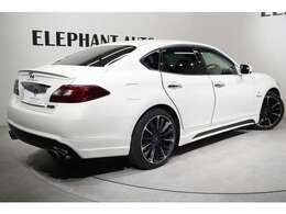 ★純正オプションエアロフォルムバンパー＆ミッドナイトグリル付きとなります！サイド＆リアエアロはWALD製となります！ブラックヘッドライト！