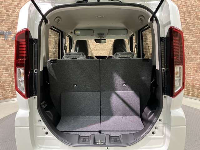 ■充実のアフターサービス■　車の販売はもちろん、自社整備工場・自社鈑金工場・オイル交換＆点検専門店舗を完備しておりますので納車後もお客様のカーライフをトータルでサポートいたします。