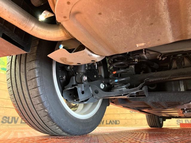 お車を安心してお乗りいただく為には、足回りの定期点検が欠かせません。サービスサポート（有償保証）では無料点検もご提供しており、安心のカーライフをお過ごしいただけるサポート体制が整っています。