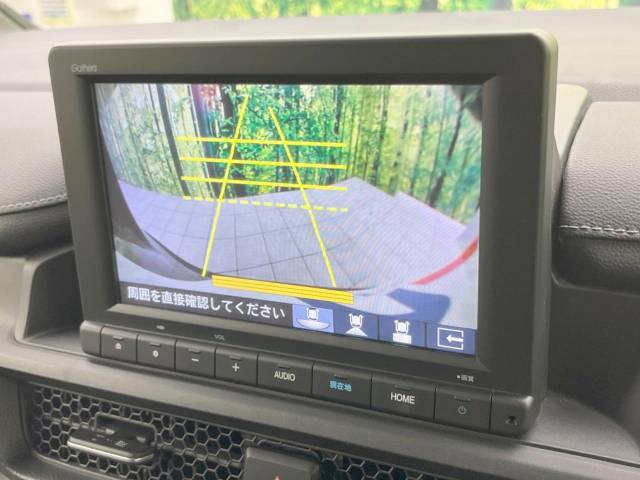 【バックカメラ】駐車時に後方がリアルタイム映像で確認できます。大型商業施設や立体駐車場での駐車時や、夜間のバック時に大活躍！運転スキルに関わらず、今や必須となった装備のひとつです！